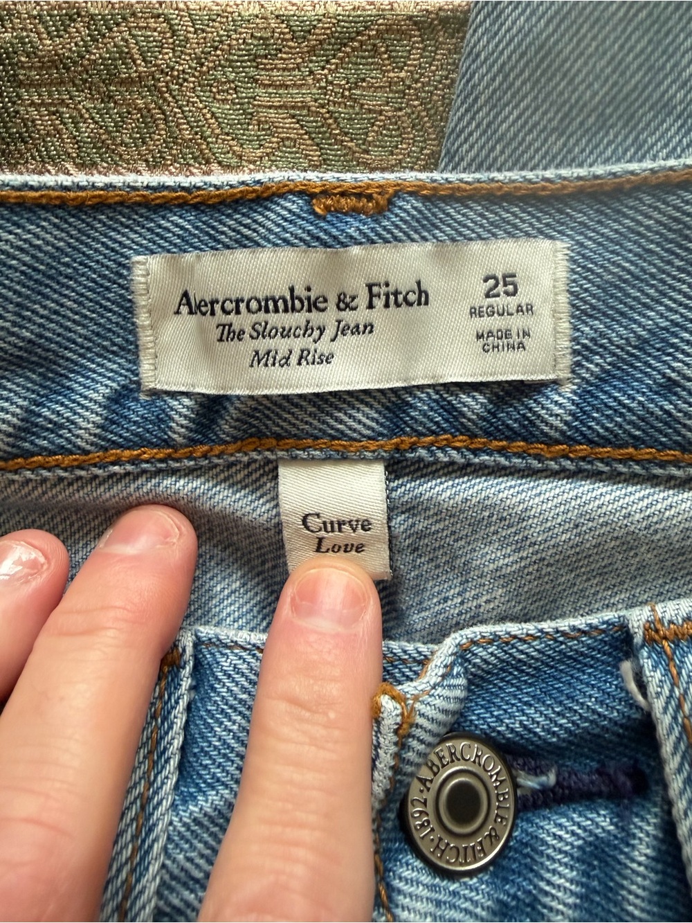 Abercrombie Slouchy Mid-rise Jeans - Picture 3 of 3